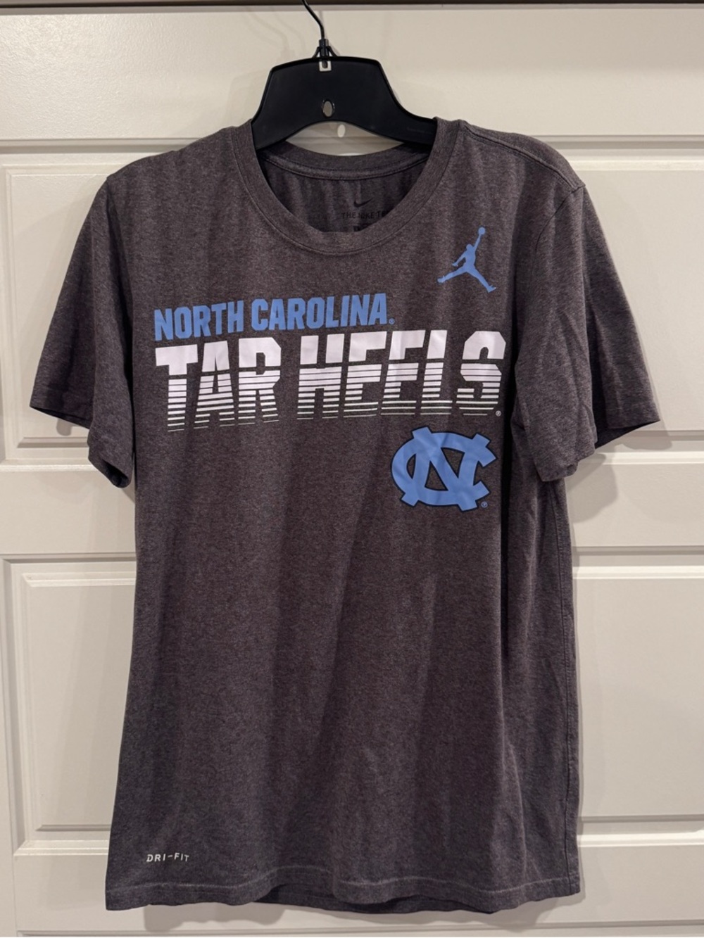 Nike‎ Jordan Gray North Carolina Tar Heels Short Sleeve T-Shirt Women Size Small
